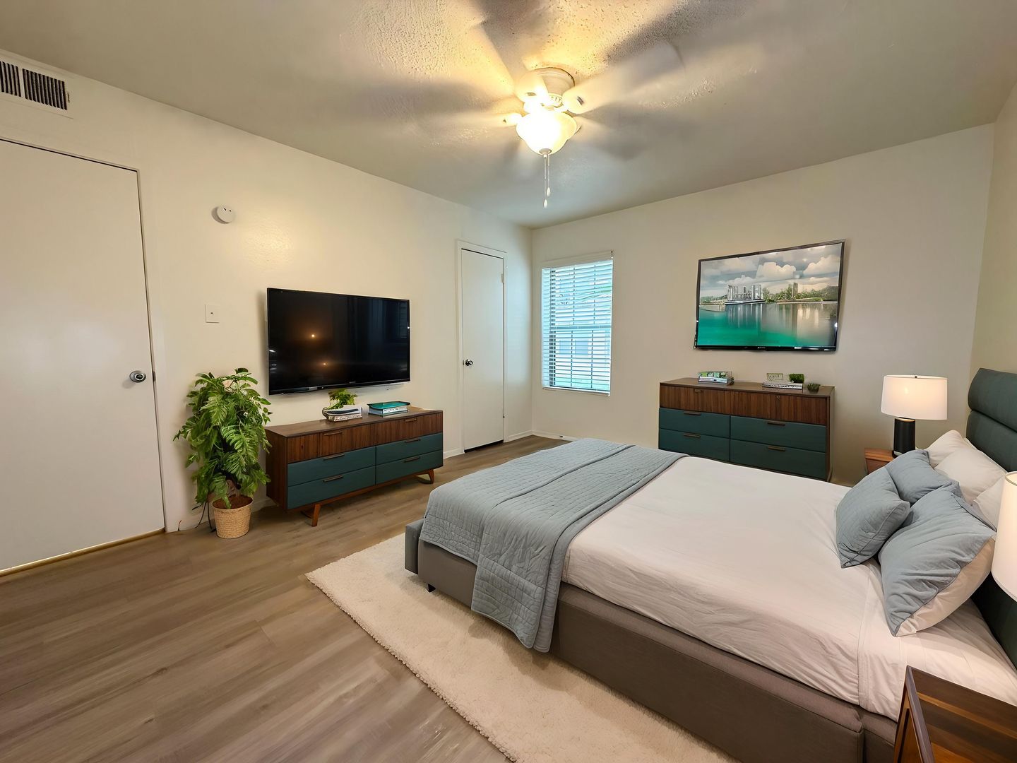 Austin Apartment: 109 West 39th Street