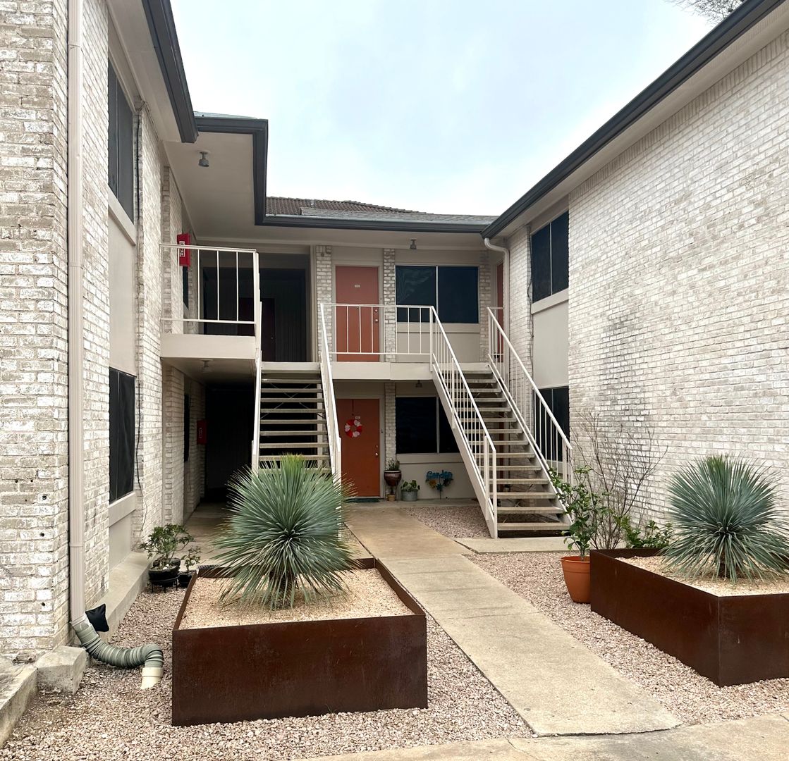 Austin Apartment: 1515 Palma Plaza