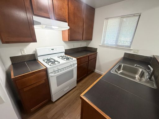Lorrain B1: 2 bedroom, 1 bath on Enfield – photo 1