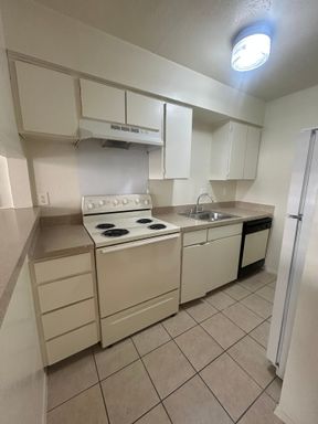 Oak Park A1- 1 bedroom, 1 bath – photo 1