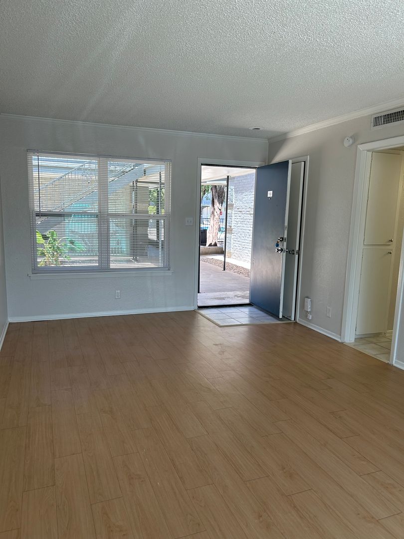 Austin Apartment: 2601 Penny Ln