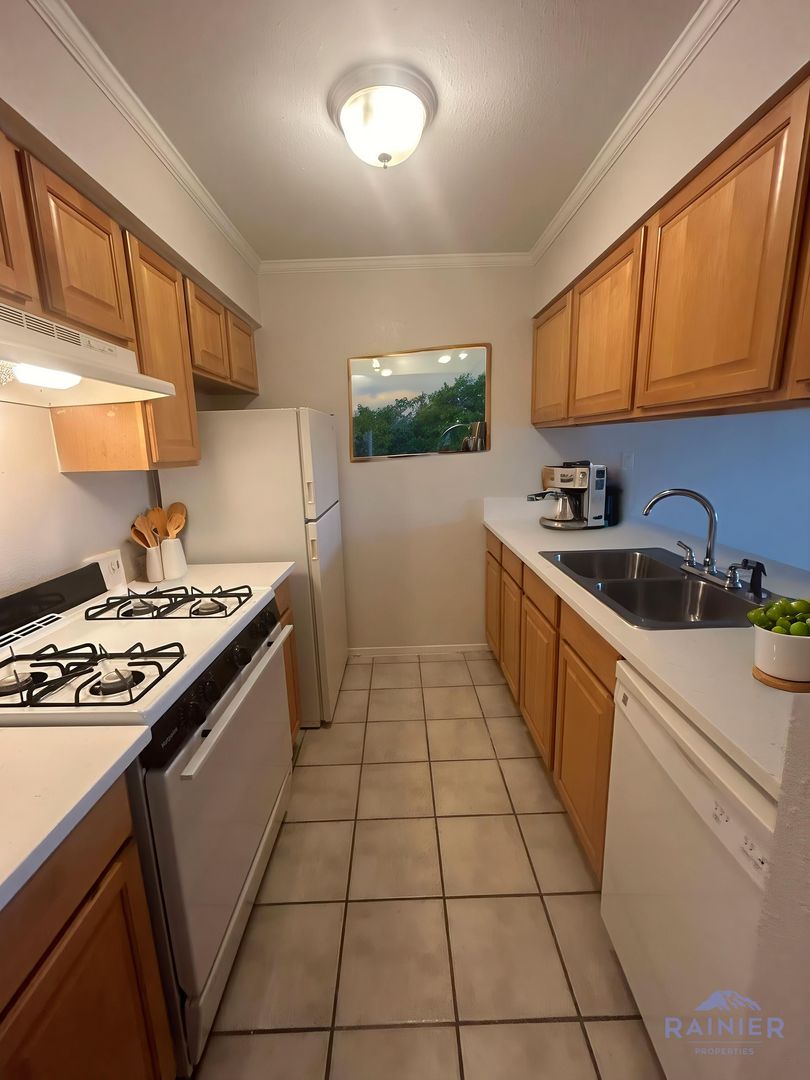 Austin Apartment: 2601 Penny Ln