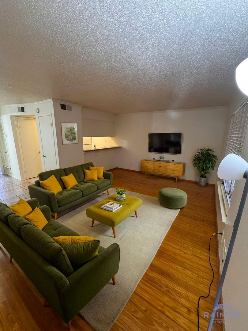 Austin Apartment: 2207 Lawnmont Ave