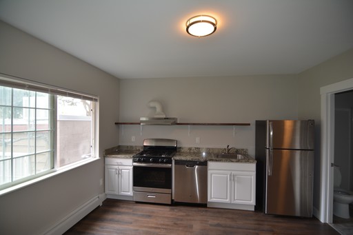 New Beacon Hill Remodeled Open Studio, Granite counters, SS appliances – photo 1