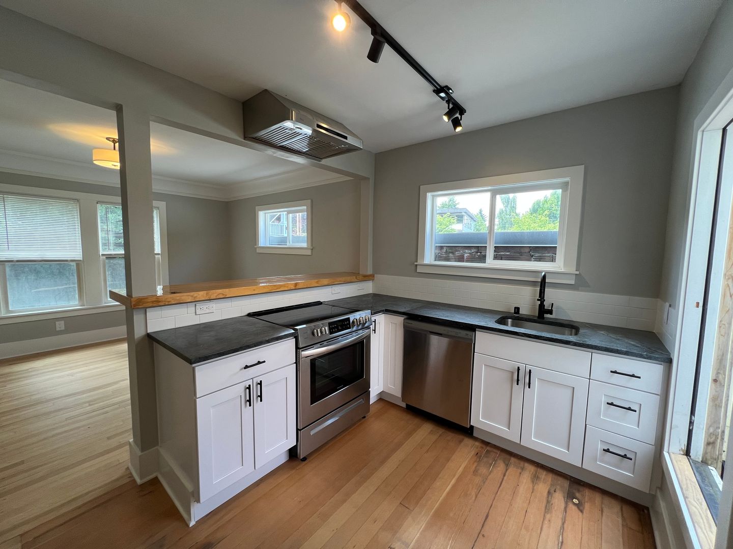 Seattle Apartment: 2311 24th Ave E