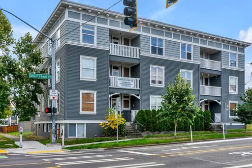 Historic Remodeled 1 Bedroom in the Schultz Apartments, Stainless, Granite, Hardwoods – photo 1