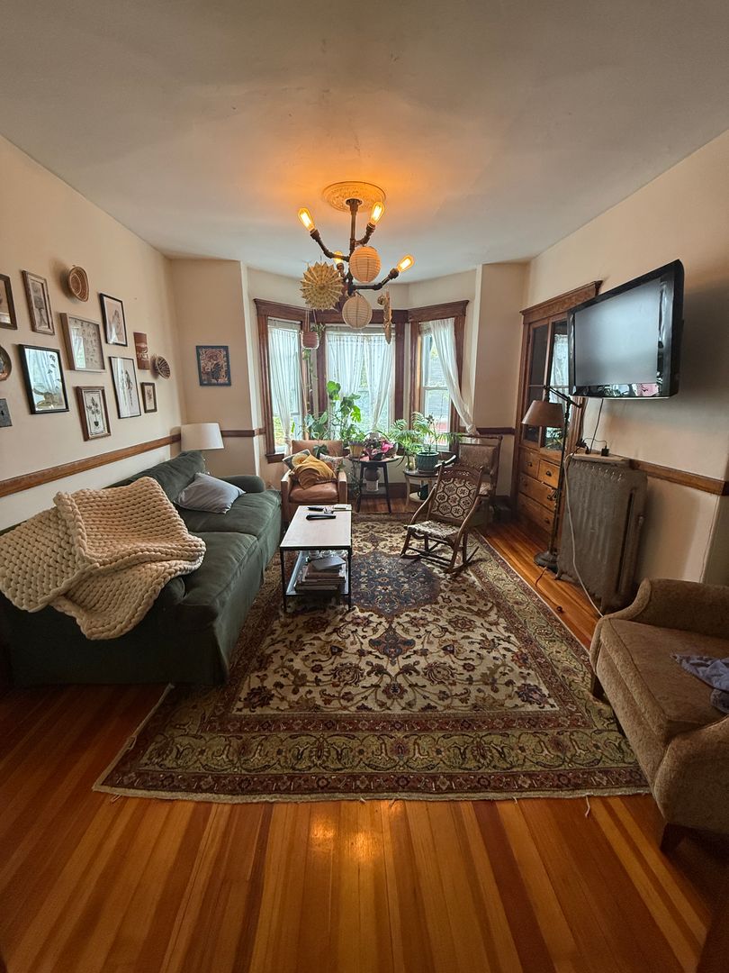 Somerville Apartment: 90 School Street