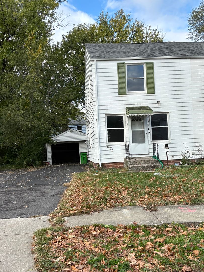 Euclid House: 1566 E 256th St