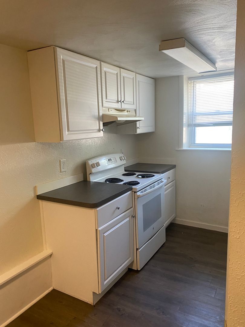 Toledo Apartment: 2537 North Erie Street - 2530 North Erie Street - 19