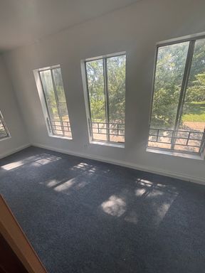 2bd UPSTAIRS DUPLEX Cash Pay *1/2 OFF SECURITY DEPOSIT SPECIAL* – photo 1