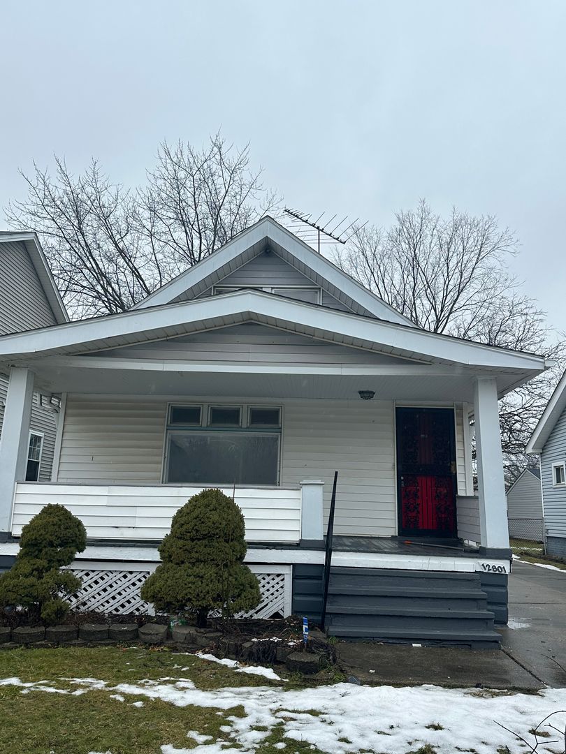 Cleveland House: 12801 Farringdon Ave