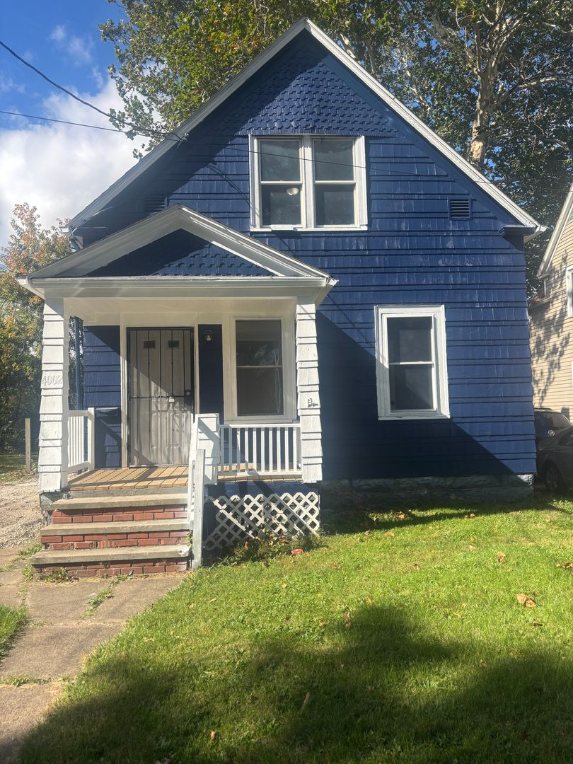 Newburgh Heights House: 4002 E 55