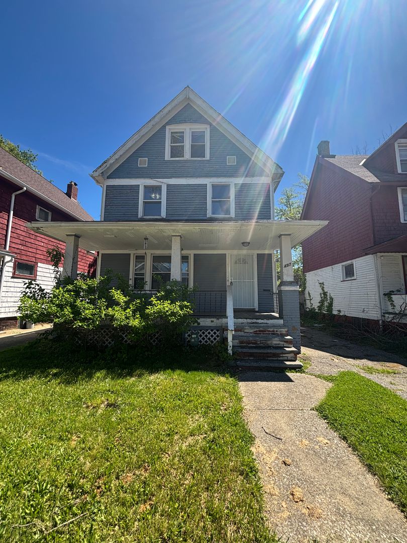 Cleveland House: 497 e 127
