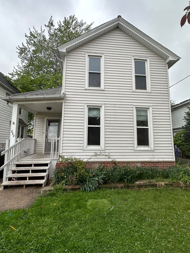 Cleveland House: 840 E 156th St