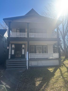 2bd UPSTAIRS Duplex Section 8 – photo 1