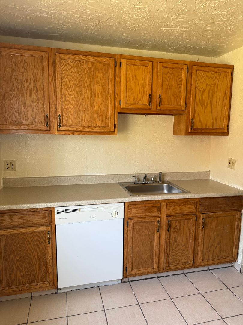 WARRENSVILLE HTS House: 23921 BANBURY CIR 7