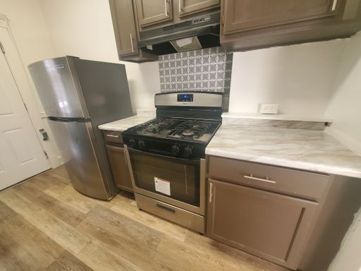 2bd Unit in 4-plex near Case Western Cash Pay *STREET PARKING* – photo 1