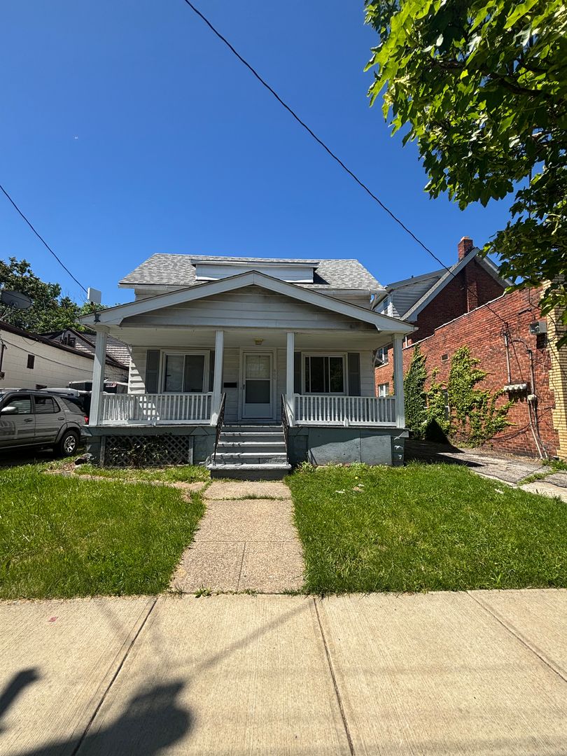 cleveland House: 800 London Rd