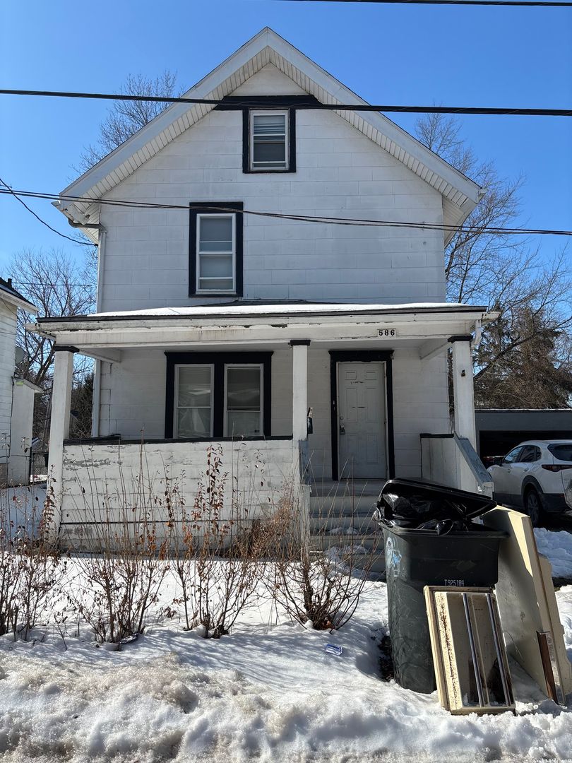 Akron House: 586 Robinette Court