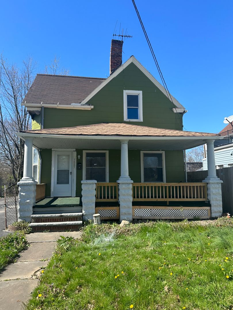 Cleveland House: 5885 Cable Ave