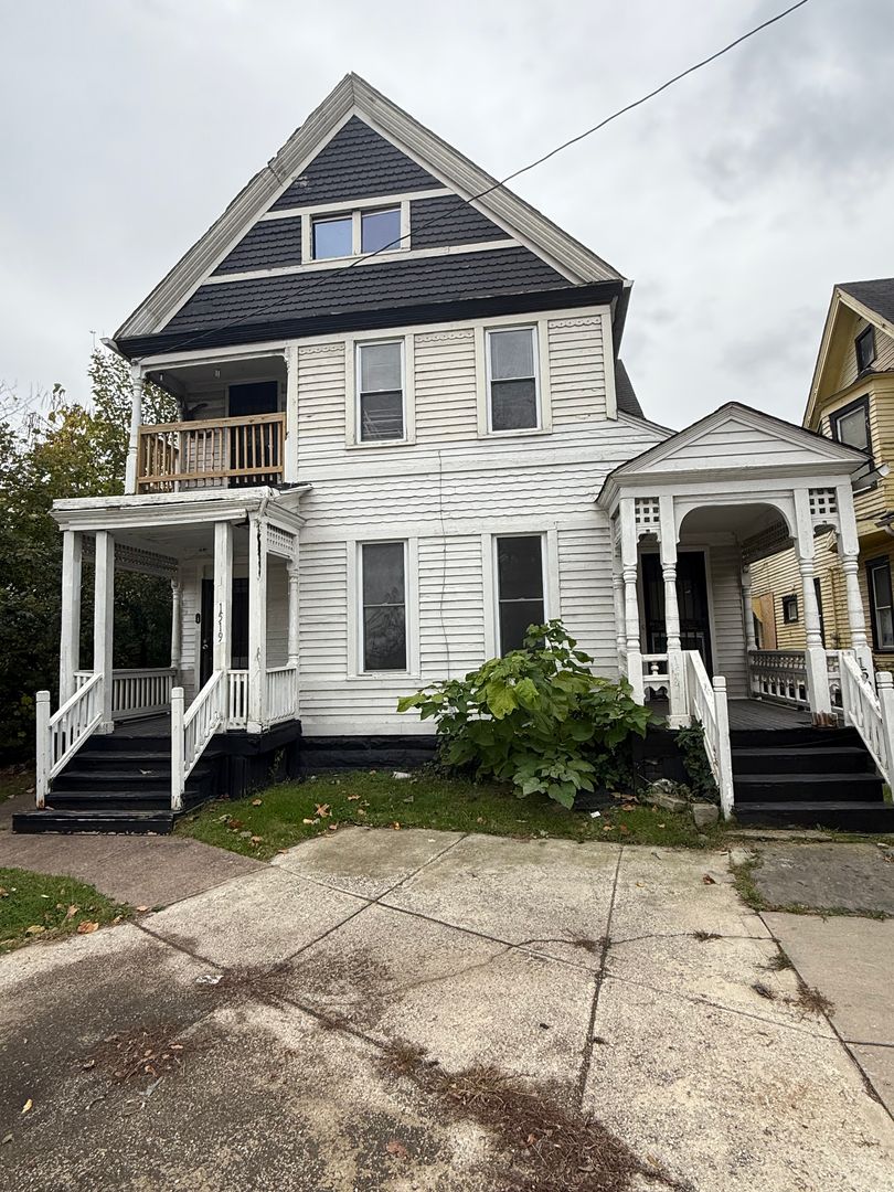 Cleveland Apartment: 1519-1525 CLARK AVE