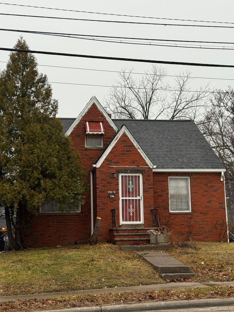 Cleveland House: 17215 Harvard Ave