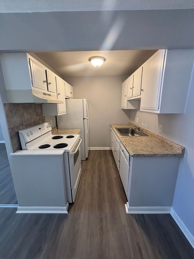 Maple Hts Apartment: 15412 maple park drive