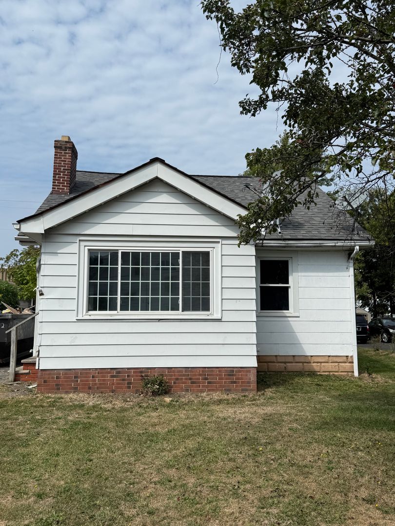 Euclid House: 21431 North St