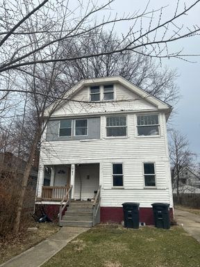 South Collinwood 2 bedroom downstairs – photo 1