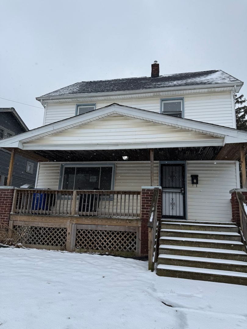 Cleveland House: 15106 Edgewood Ave