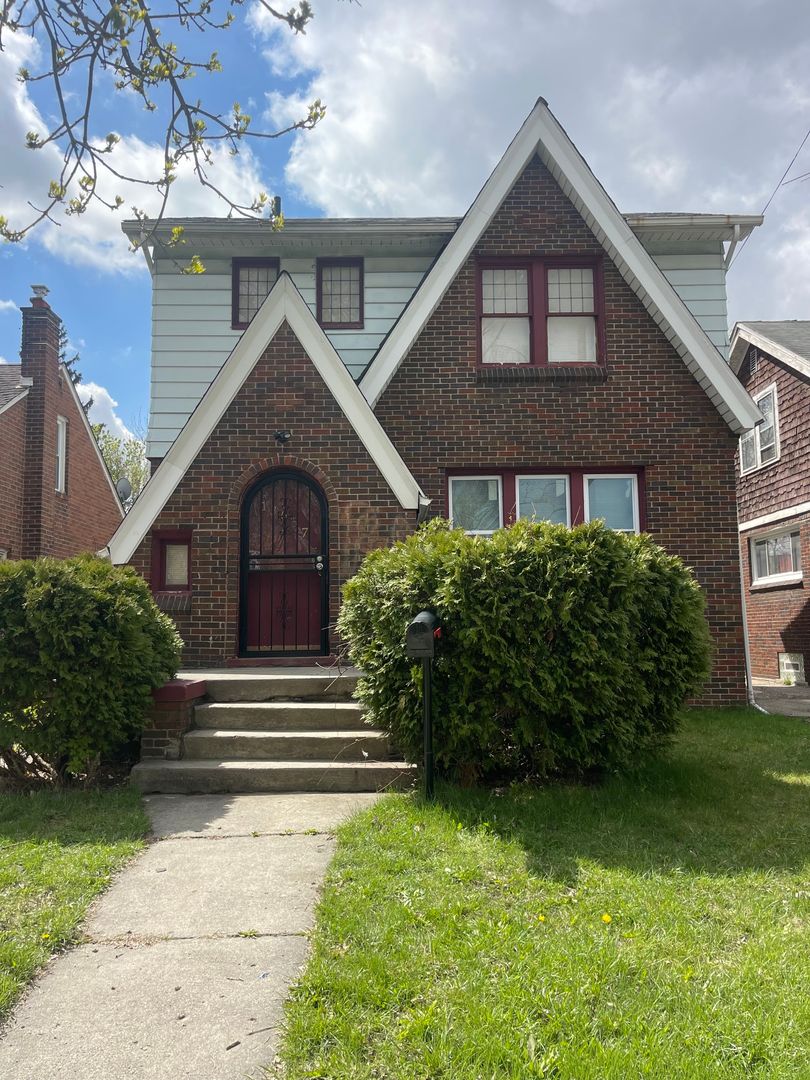 Detroit House: 13657 Thornton (Grey)