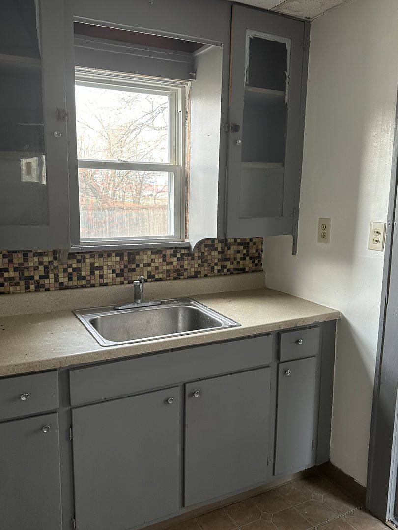 Cleveland House: 14505 Darwin