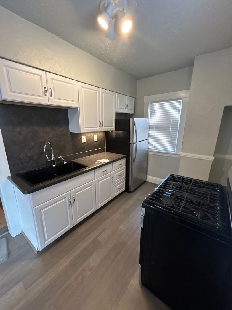 Cleveland Apartment: 647 Eddy Rd