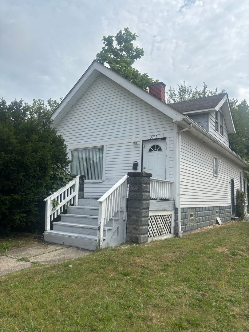 Cleveland House: 3967 E 120th St