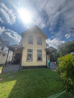 4bd DOWNSTAIRS DUPLEX Cash Pay/Vouchers Accepted *STREET PARKING*
