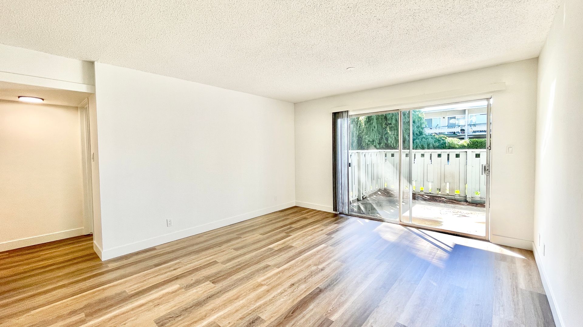Belmont Apartment: 1240 Alameda De Las Pulgas