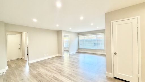 Downtown Walnut Creek 2-Bedroom with In-Unit Laundry! – photo 1