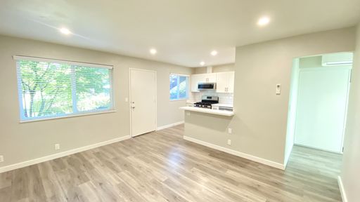 Fully Renovated Beautiful 1-Bedroom with Courtyard View! Short Walk To BART & Downtown! MUST SEE!