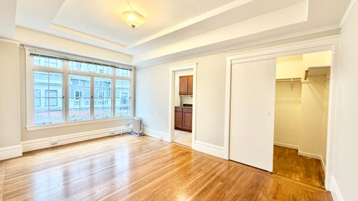 Sunny Renovated Garden View Studio with Hardwood Floors! Walk Downtown! – photo 1