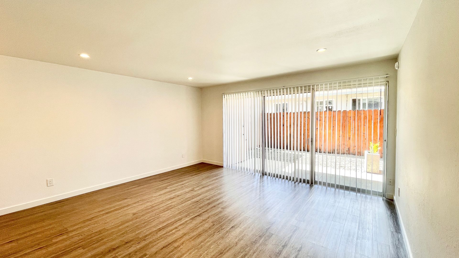 Mountain View Apartment: 914 Mountain View Avenue