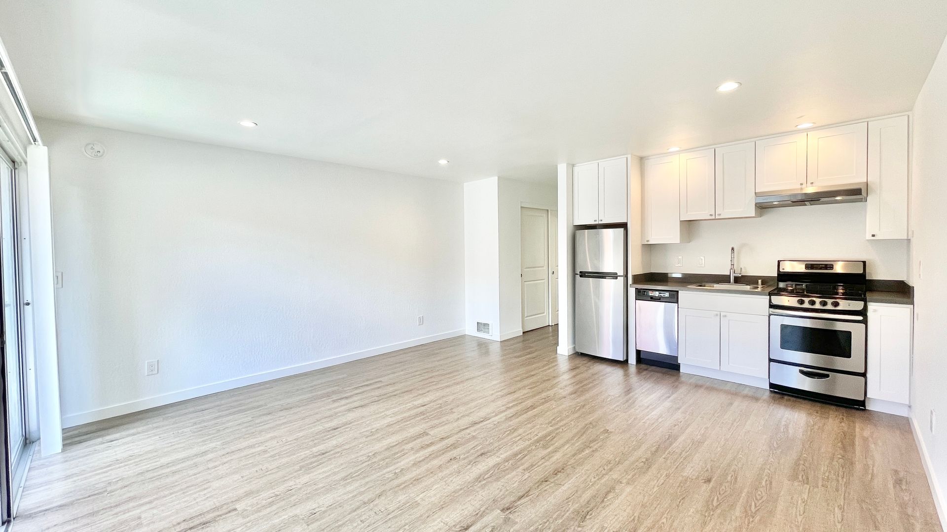 Mountain View Apartment: 914 Mountain View Avenue