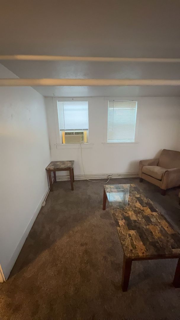 Urbana Apartment: 1108 W. Nevada