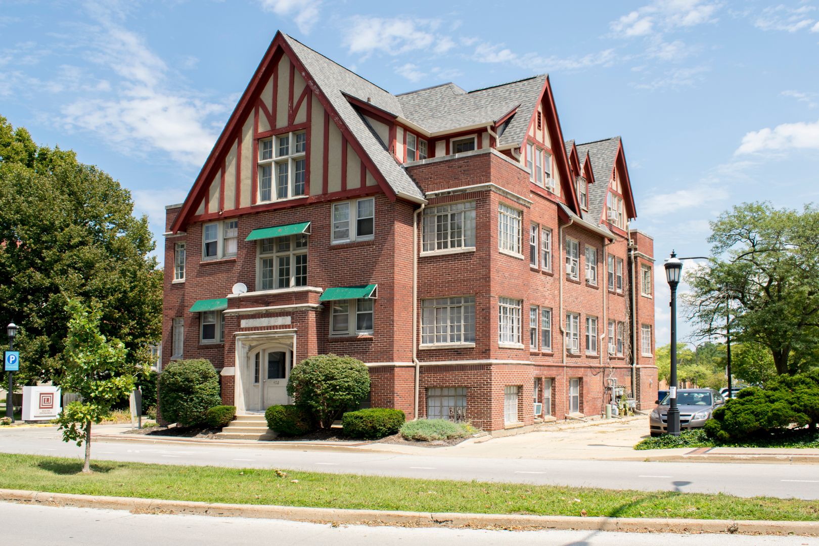 Urbana Apartment: 402 S. Race St