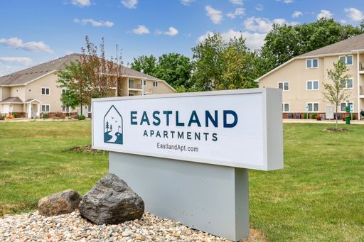 Studio Apartment Available – Eastland Apartments | Urbana, IL