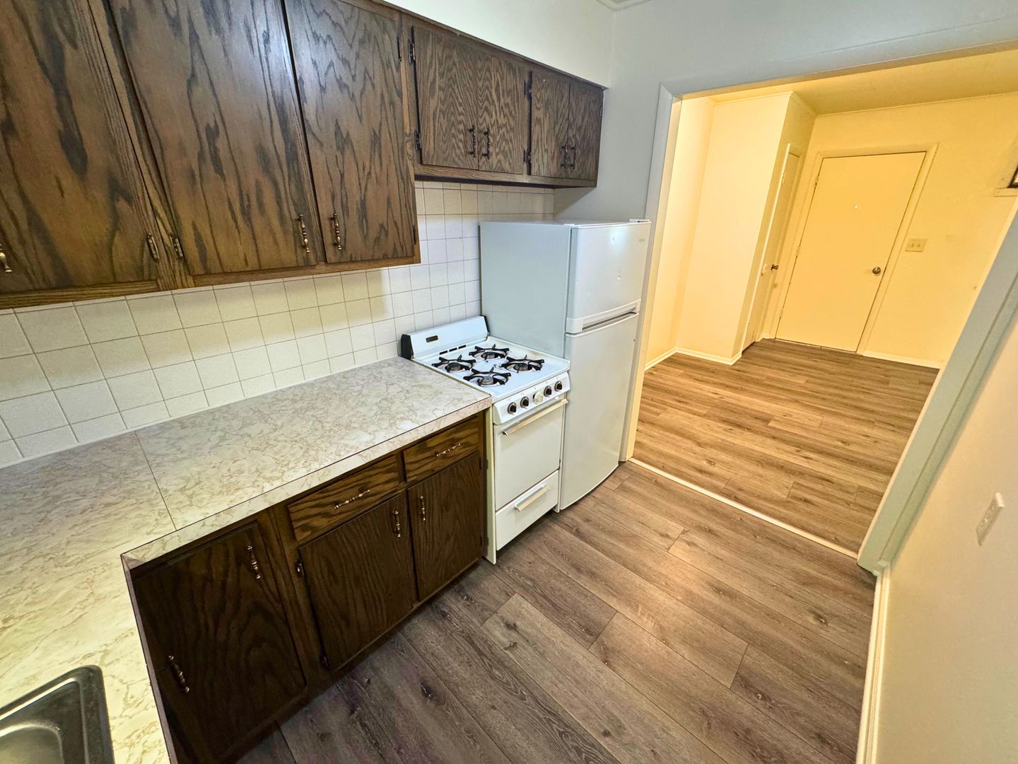 Bondville Apartment: 202 Munroe Street