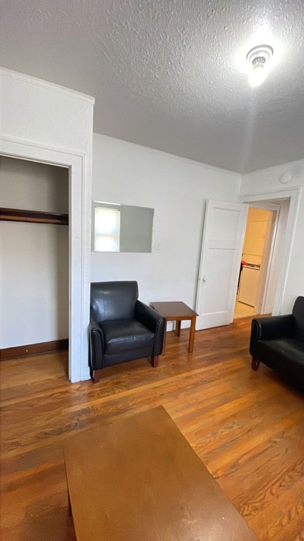 Urbana Apartment: 1108 W. Nevada