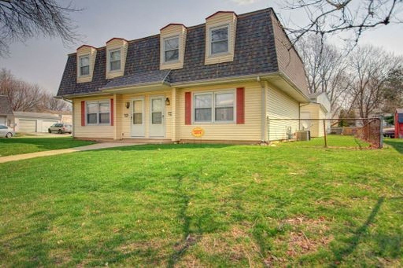 Champaign Apartment: 1010 Crescent Dr