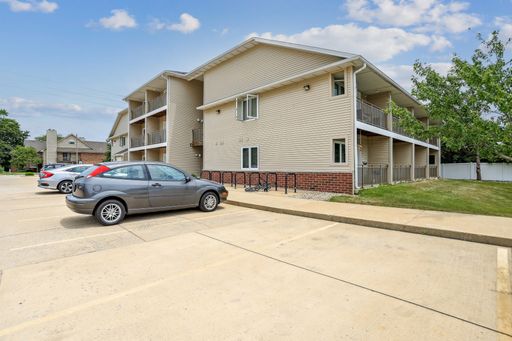 Studio Apartment Available – Eastland Apartments | Urbana, IL