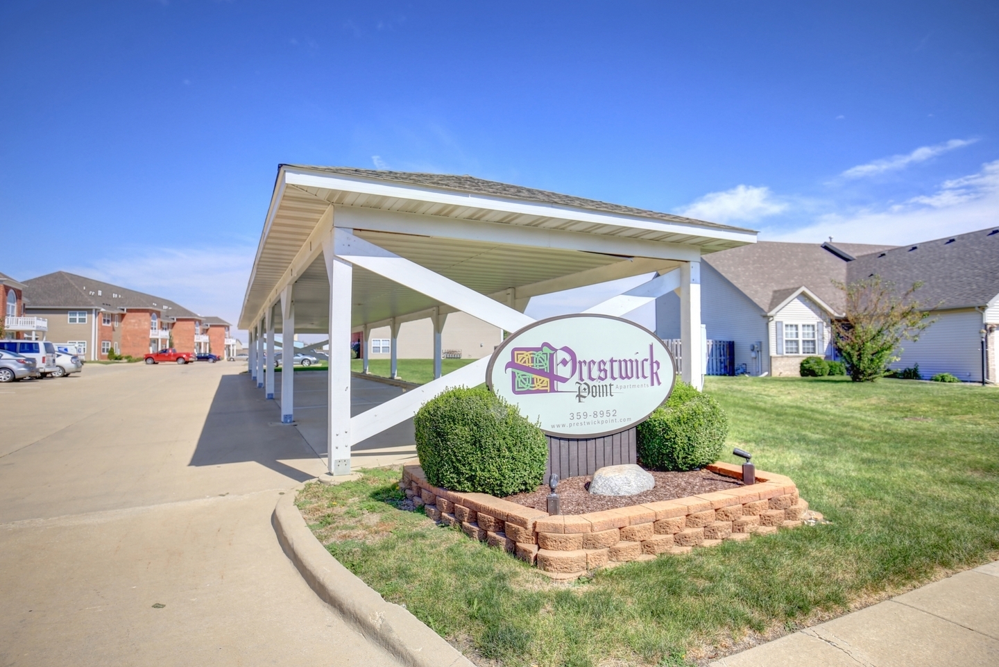 Champaign Apartment: 706 Inverness Dr