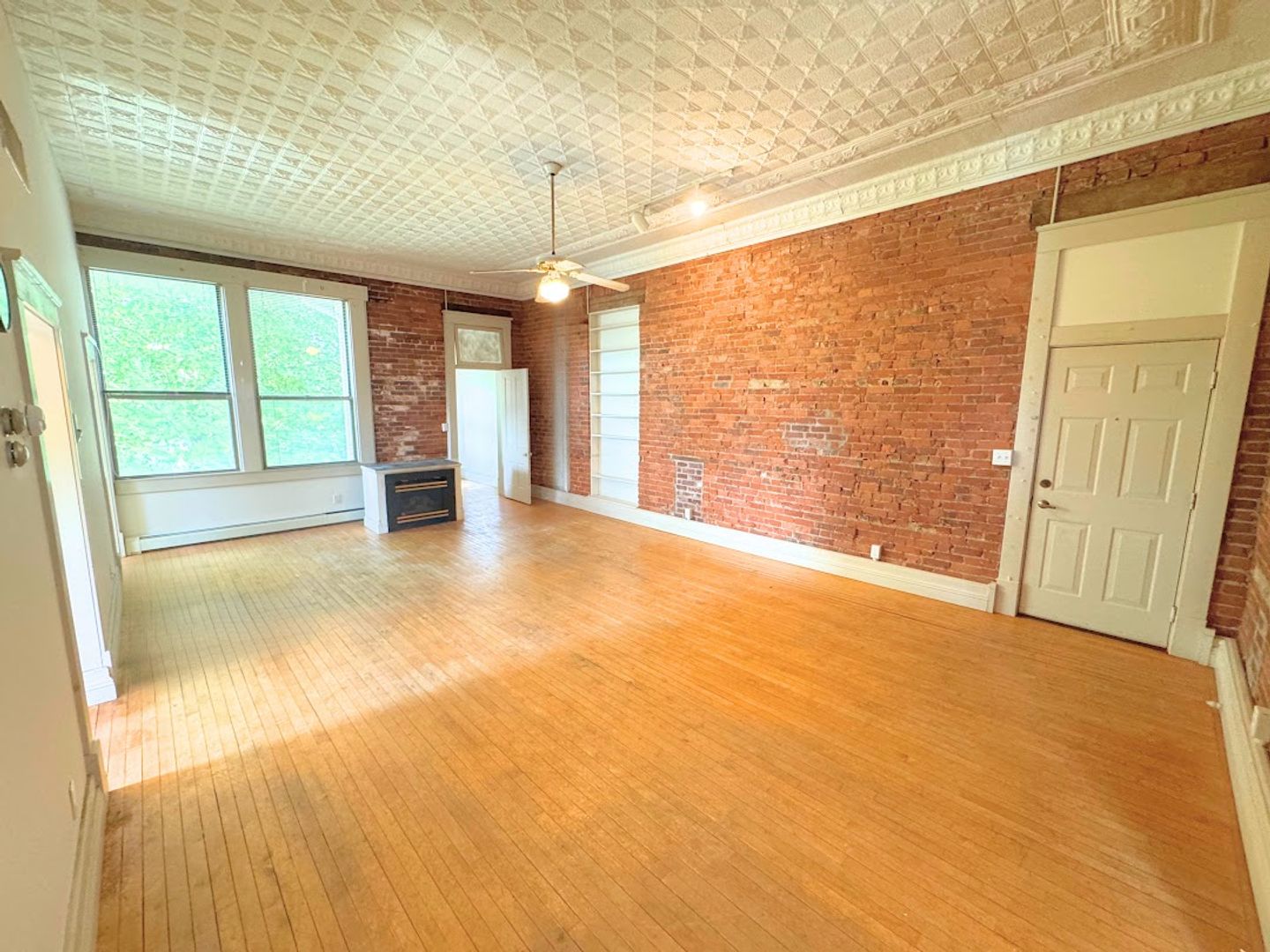 Champaign Apartment: 202 W. Columbia Ave